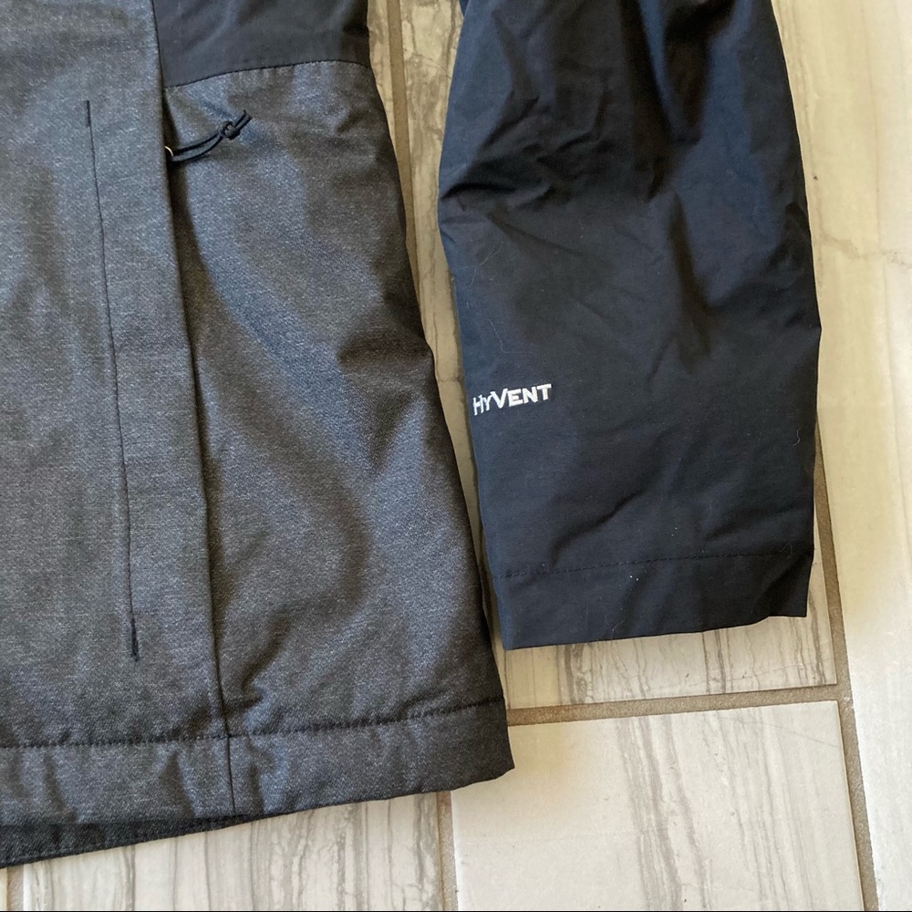 NWOT The North Face insulated HyVent jacket. - Picture 2 of 7